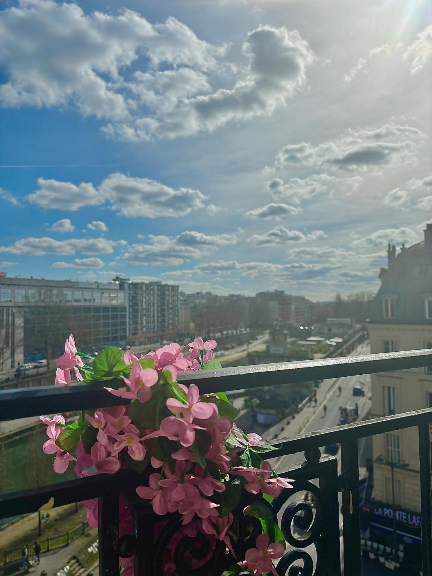 Peace & Love Hostel Paris Exterior photo